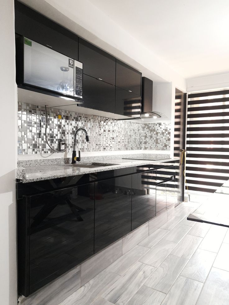 Black ULTRA GLOSS by ULTRAPAN