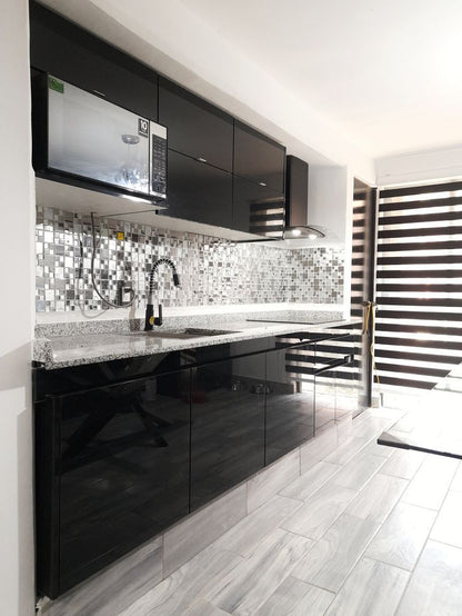 Black ULTRA GLOSS by ULTRAPAN