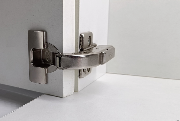 Hinges - Φ35 90° clip-on Soft-close corner excentric hinge w/plate